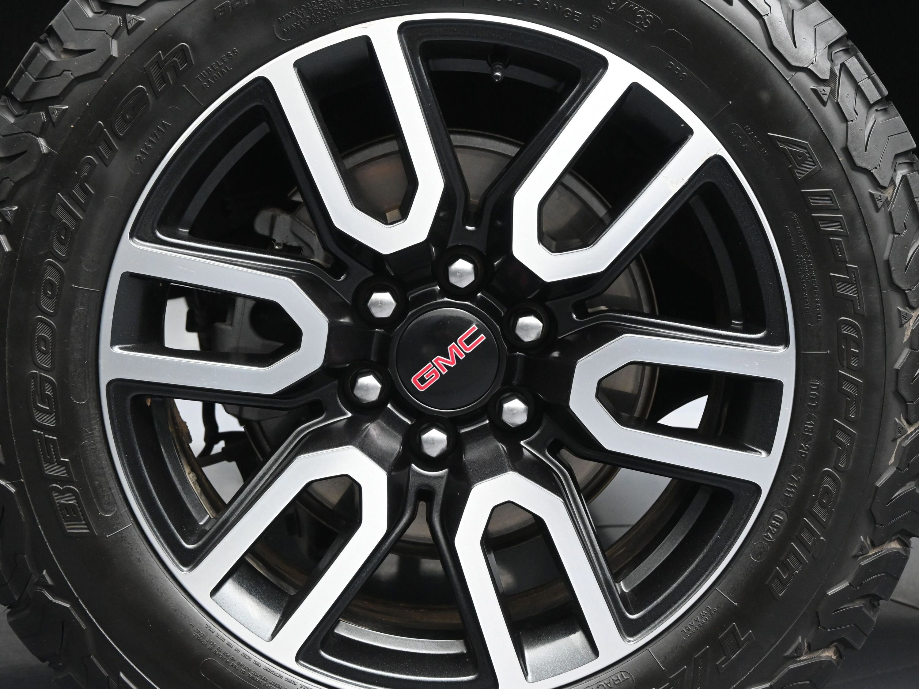 Used 2022 GMC Yukon XL AT4 image 25