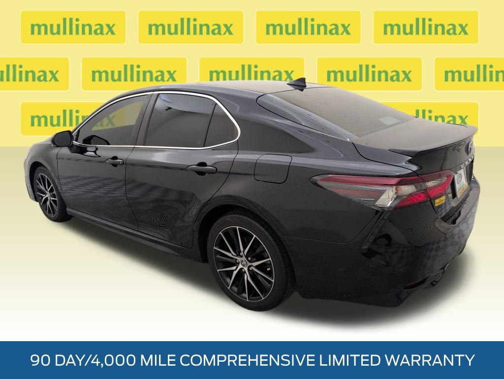 Used 2023 Toyota Camry SE image 3