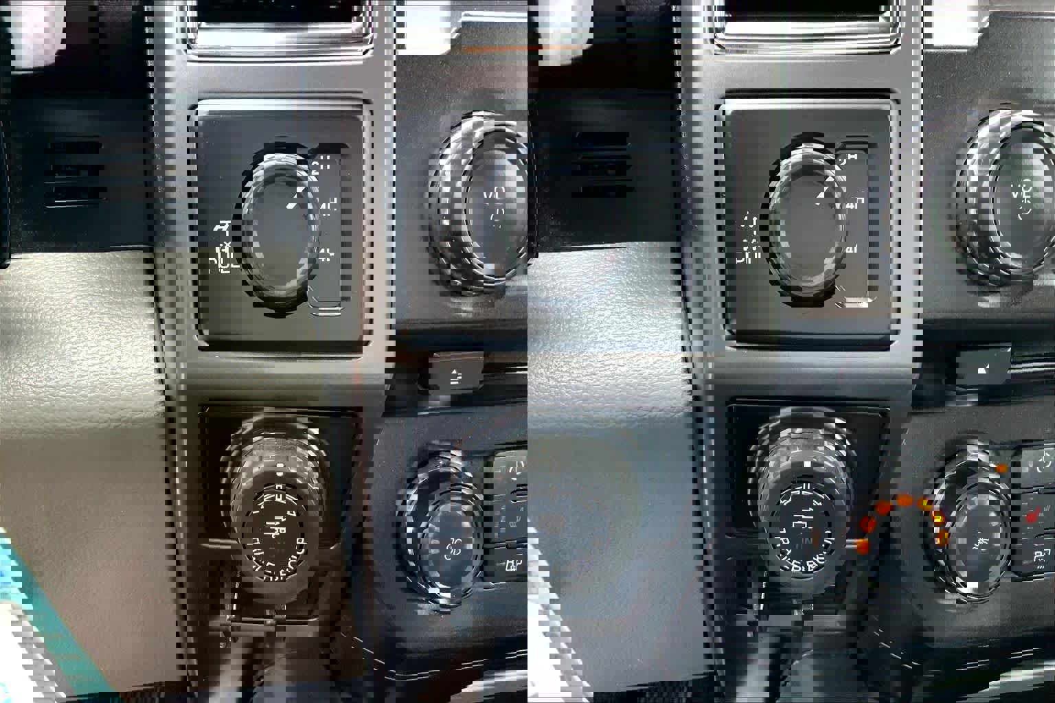 Certified 2018 Ford F150 XLT w/ Equipment Group 302A Luxury AWD/4WD image 31