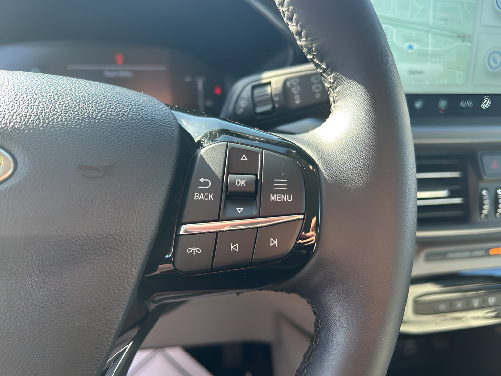 Certified 2025 Ford Escape SE FWD image 19