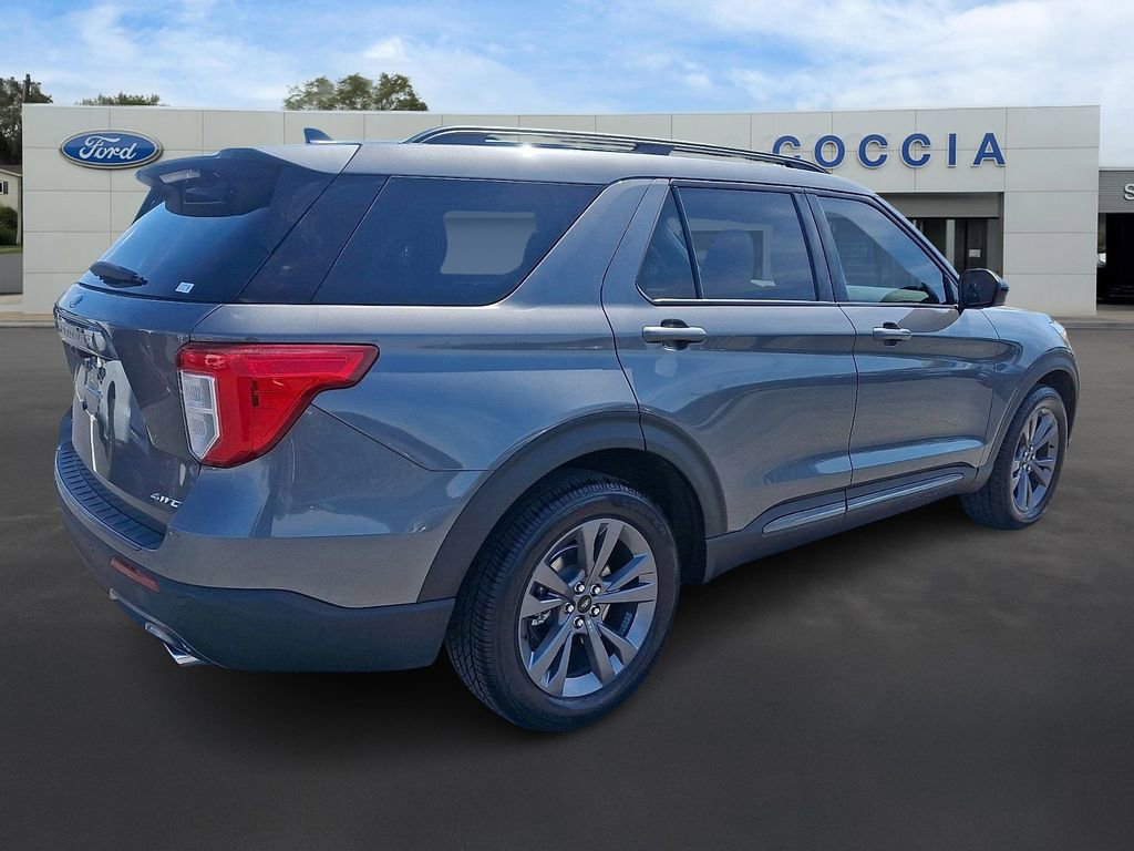 Certified 2023 Ford Explorer XLT w/ Equipment Group 202A AWD/4WD image 5