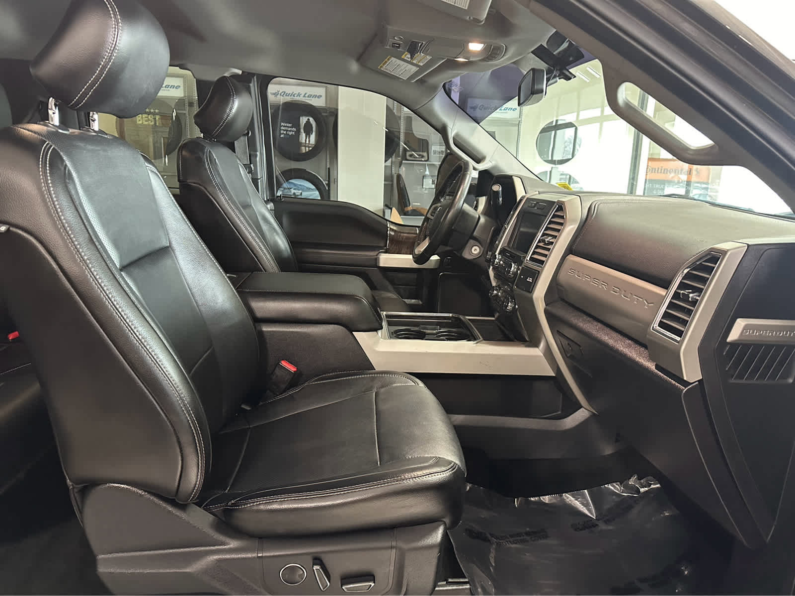 Certified 2017 Ford F350 Lariat w/ Chrome Package image 40