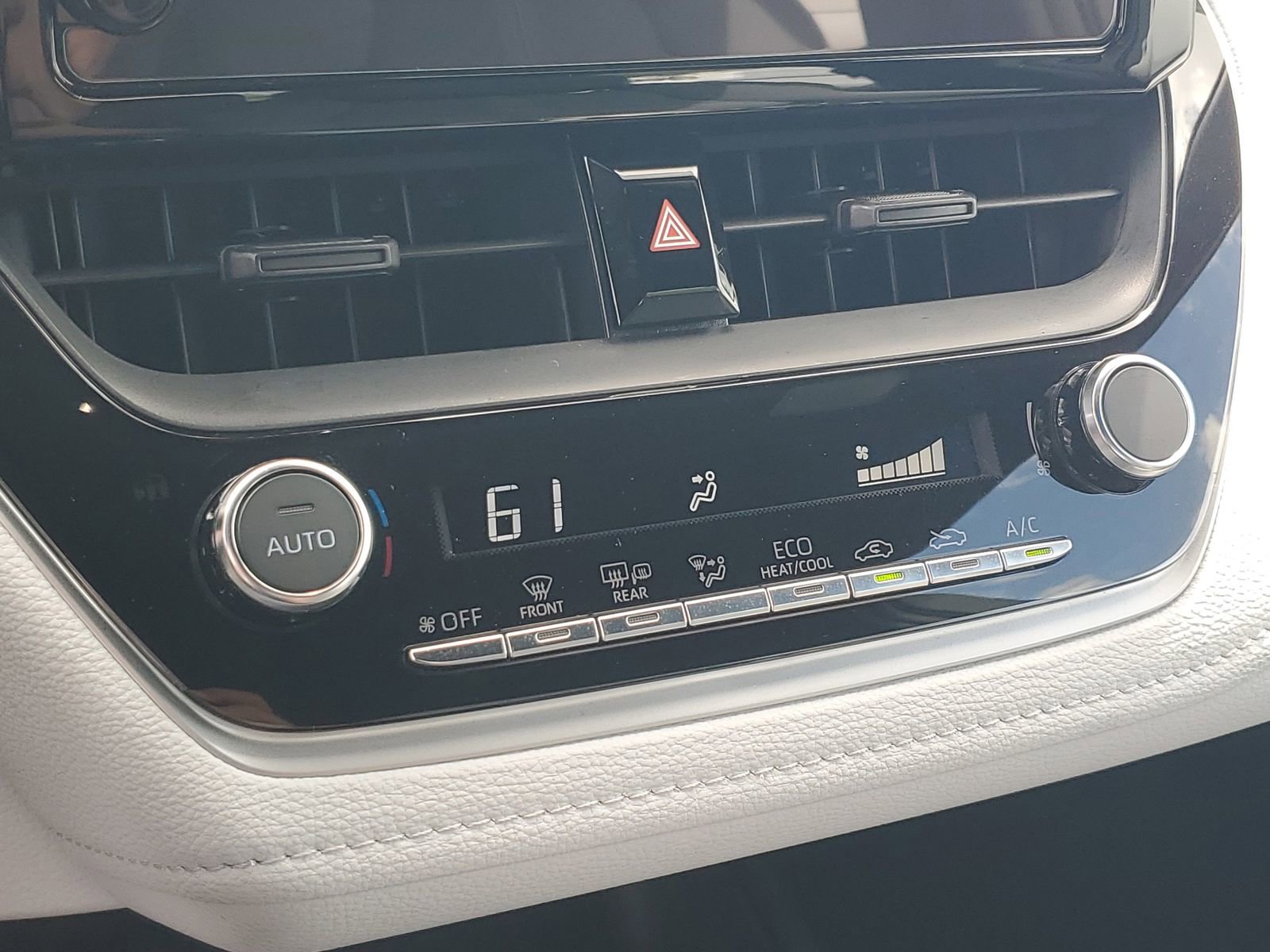 Used 2025 Toyota Corolla SE FWD image 24