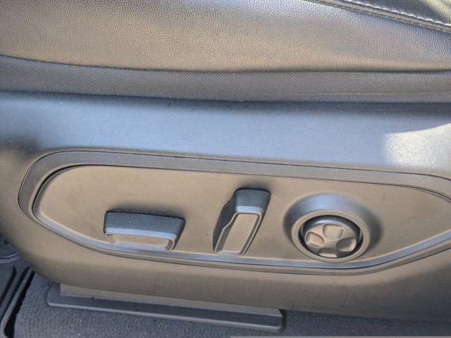 Used 2023 Jeep Grand Cherokee L Limited w/ Luxury Tech Group II image 22