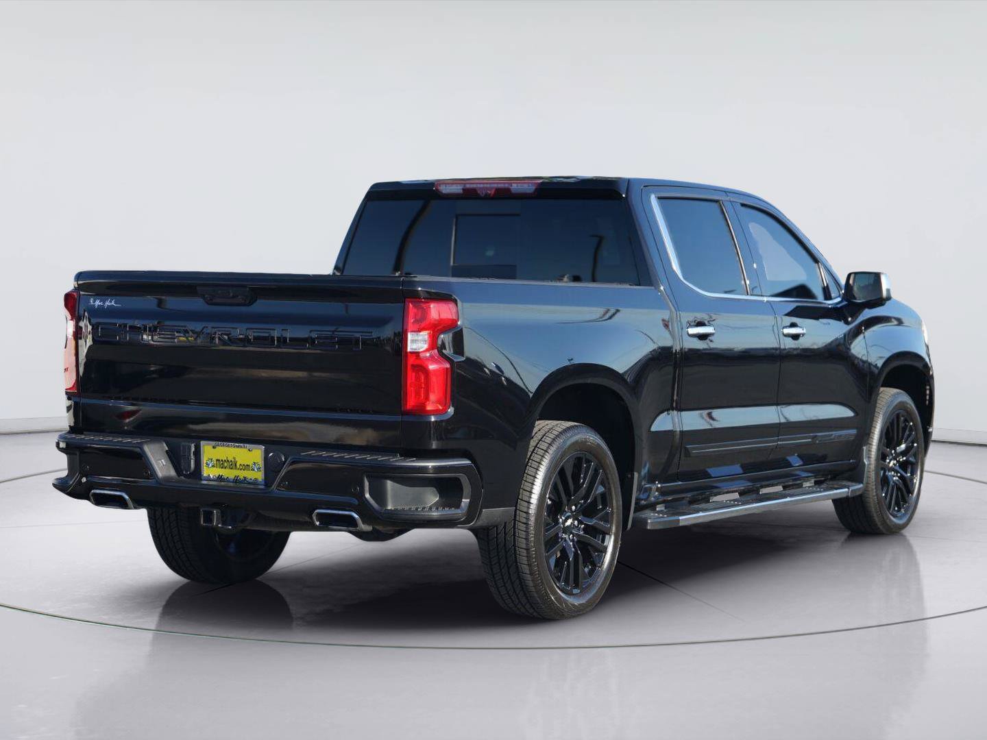 Used 2024 Chevrolet Silverado 1500 High Country w/ High Country Premium Package AWD/4WD image 6