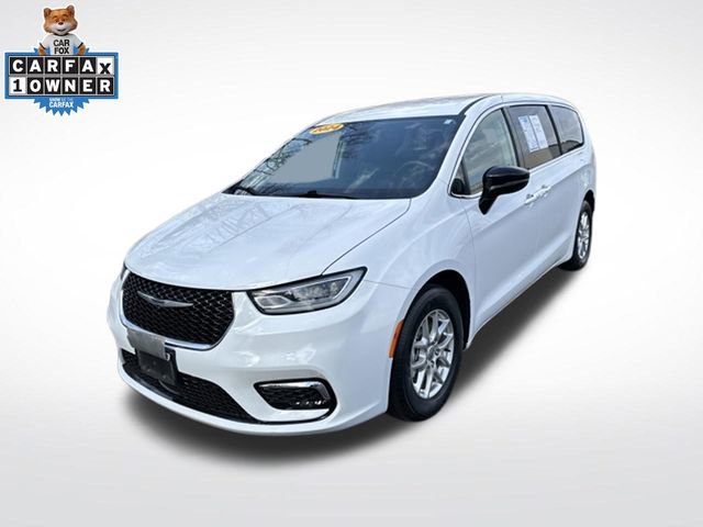 Used 2024 Chrysler Pacifica Touring-L FWD image 3