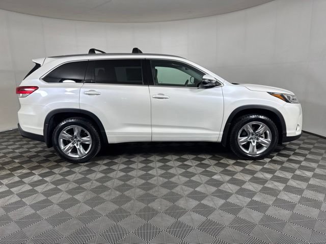 Used 2019 Toyota Highlander Limited AWD/4WD image 2