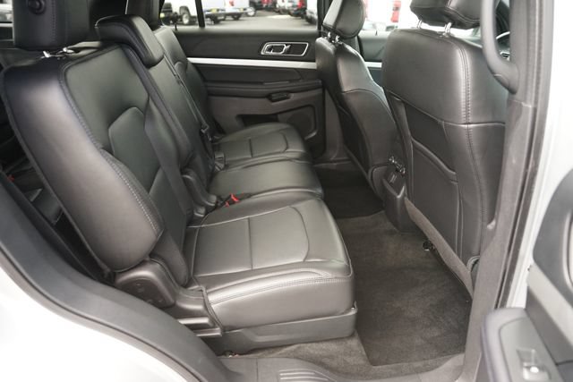 Certified 2017 Ford Explorer XLT w/ Equipment Group 202A FWD image 17