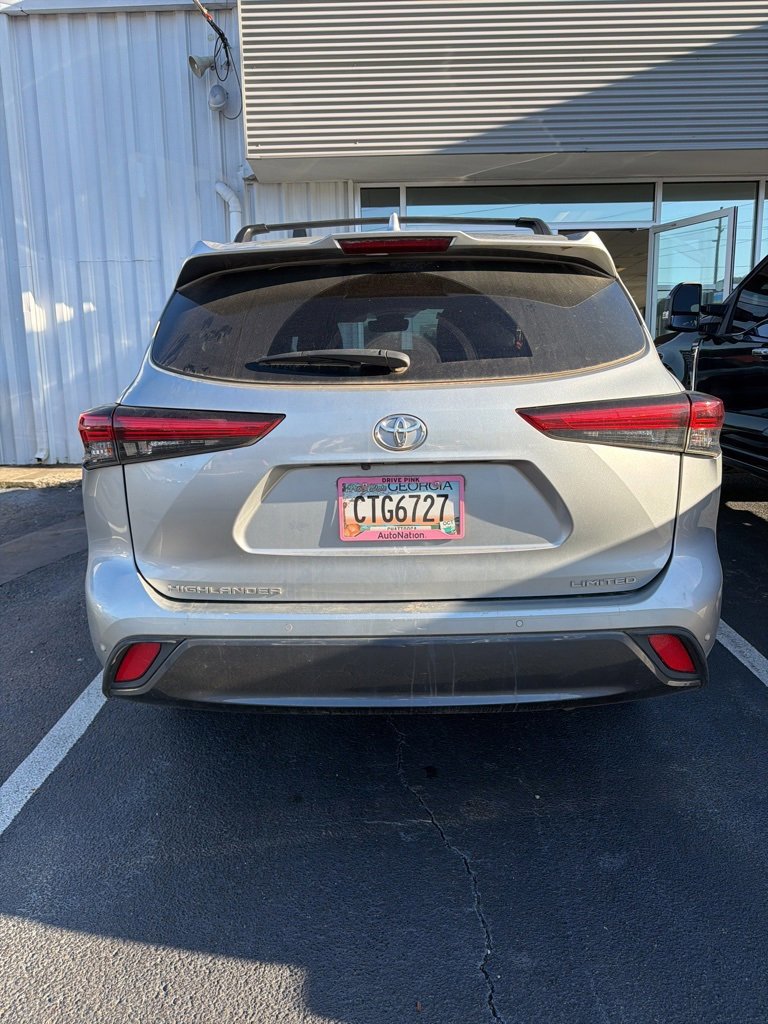 Used 2022 Toyota Highlander Limited image 4