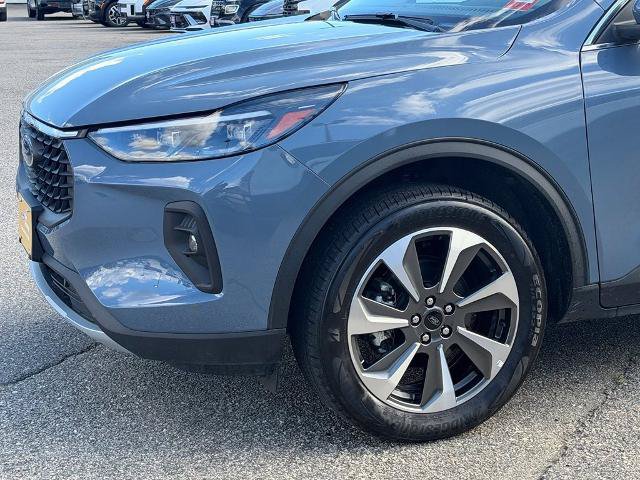 Certified 2025 Ford Escape Platinum AWD/4WD image 23