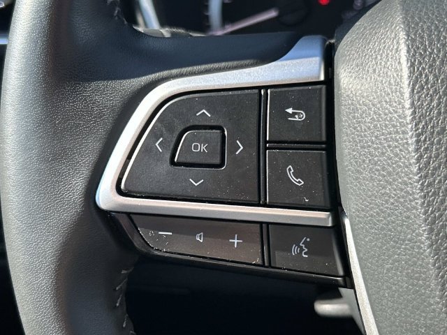 Used 2023 Toyota Highlander XLE AWD/4WD image 39