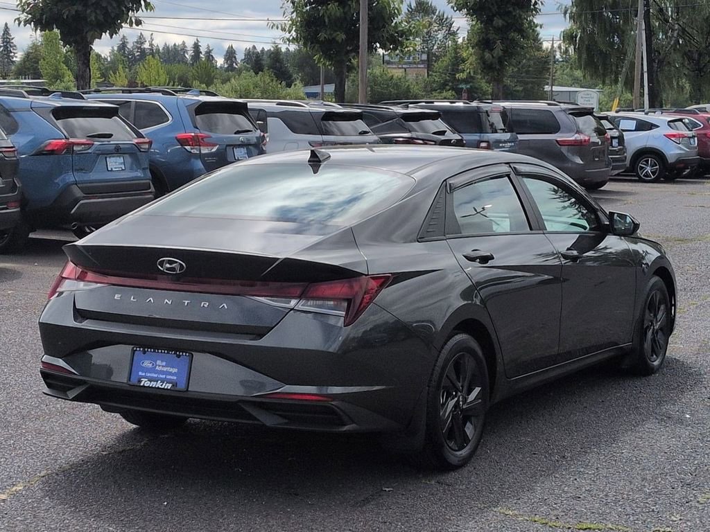 Used 2023 Hyundai Elantra SEL FWD image 5