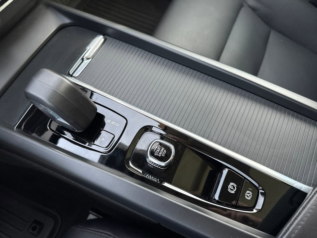 Used 2024 Volvo XC60 B5 Core w/ Protection Package Premier image 21