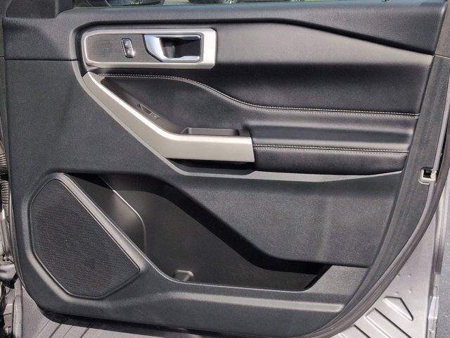 Certified 2022 Ford Explorer XLT w/ Equipment Group 202A RWD image 34
