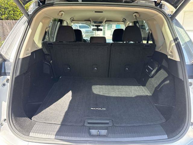 Used 2024 Nissan Rogue SV FWD image 11