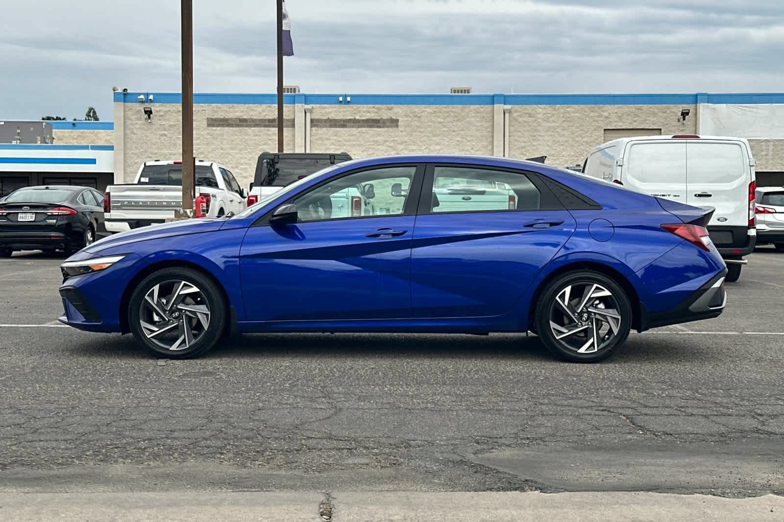 Used 2025 Hyundai Elantra Sport FWD image 6