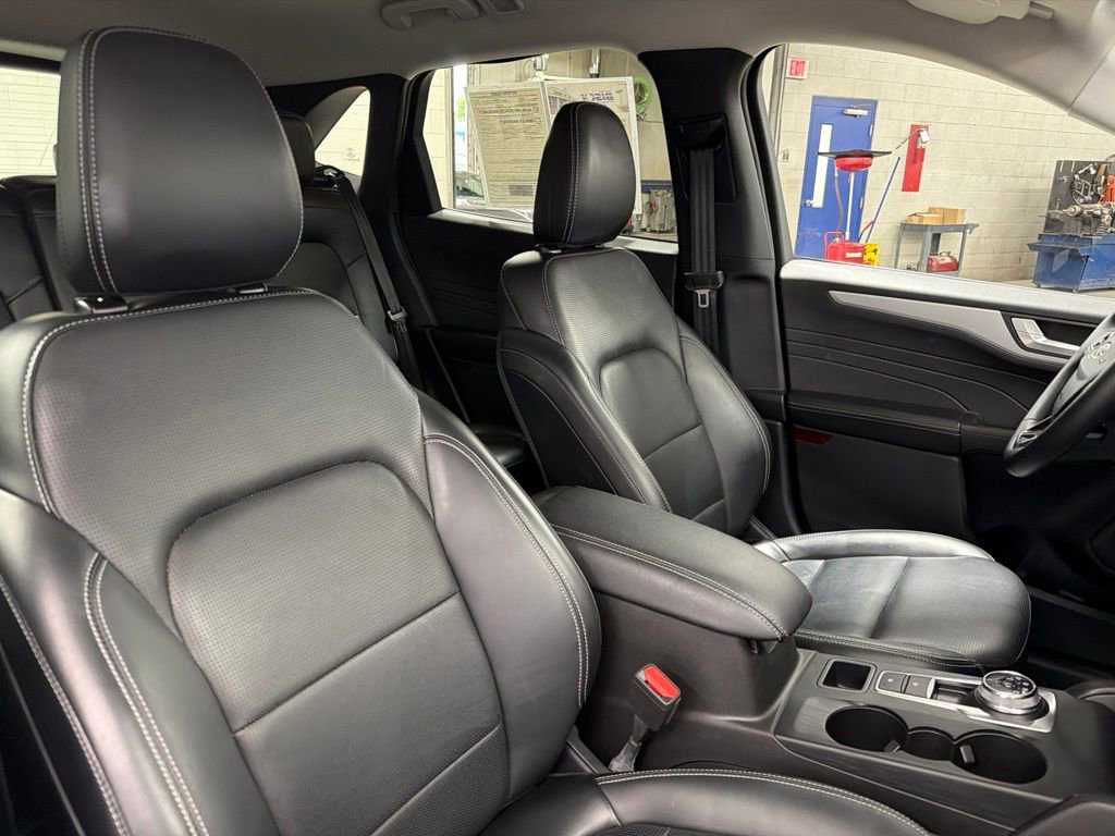Certified 2025 Ford Escape Platinum AWD/4WD image 10