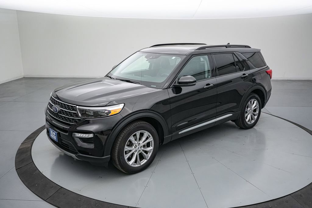 Certified 2024 Ford Explorer XLT w/ Equipment Group 202A AWD/4WD image 9
