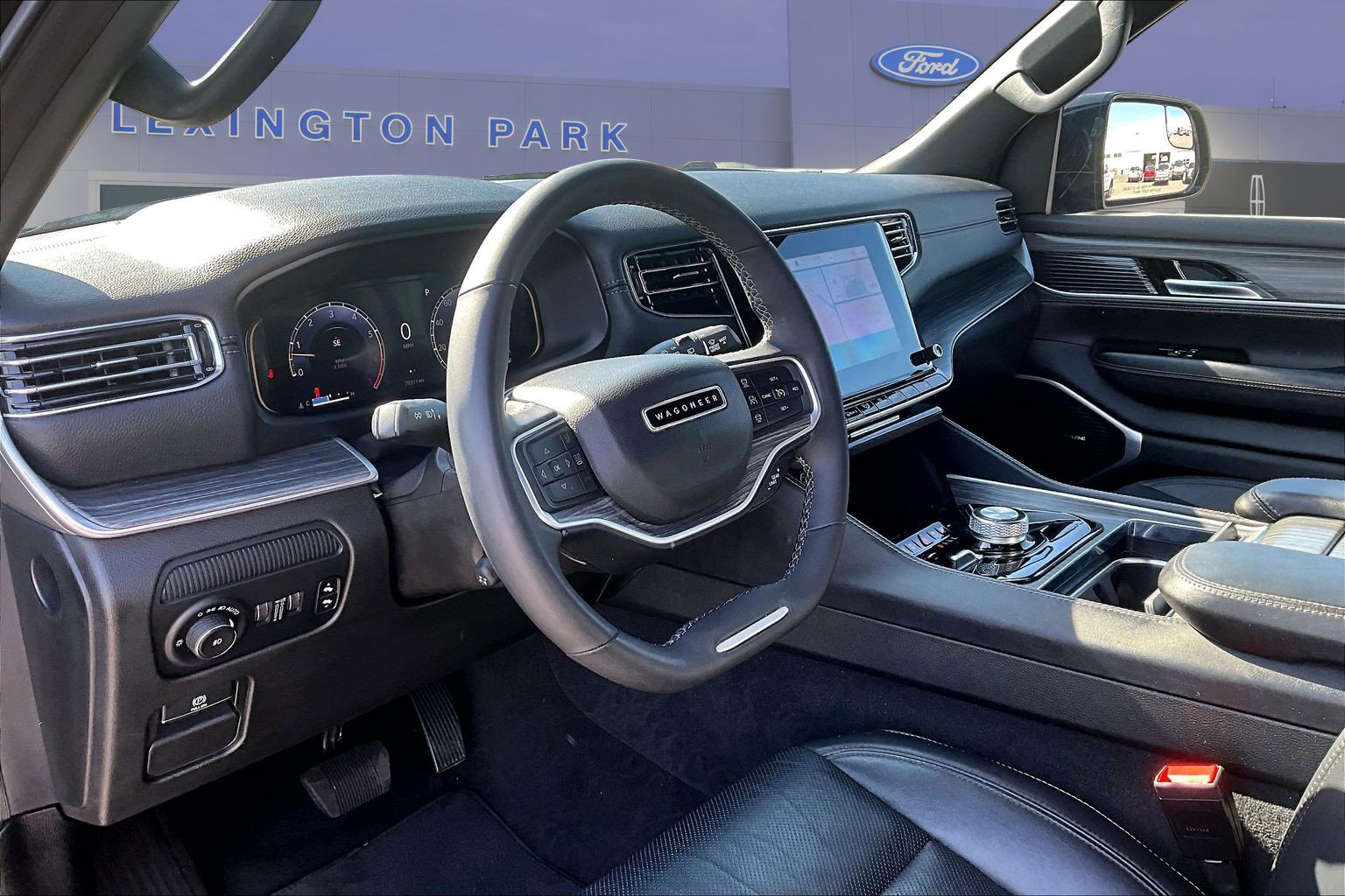 Used 2024 Jeep Wagoneer L Series II w/ Flexible Seating Group AWD/4WD image 17
