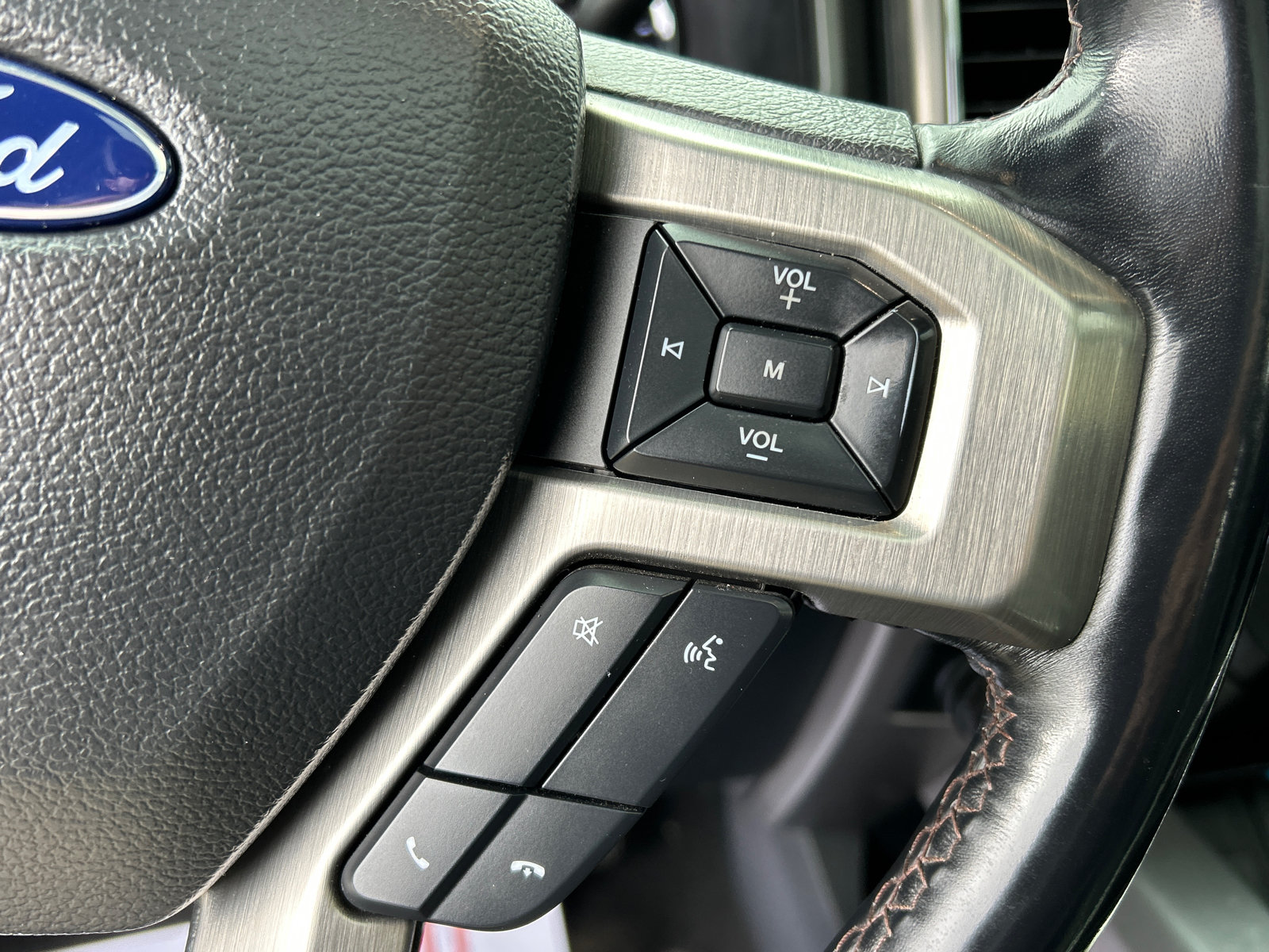 Certified 2022 Ford F350 Platinum AWD/4WD image 13