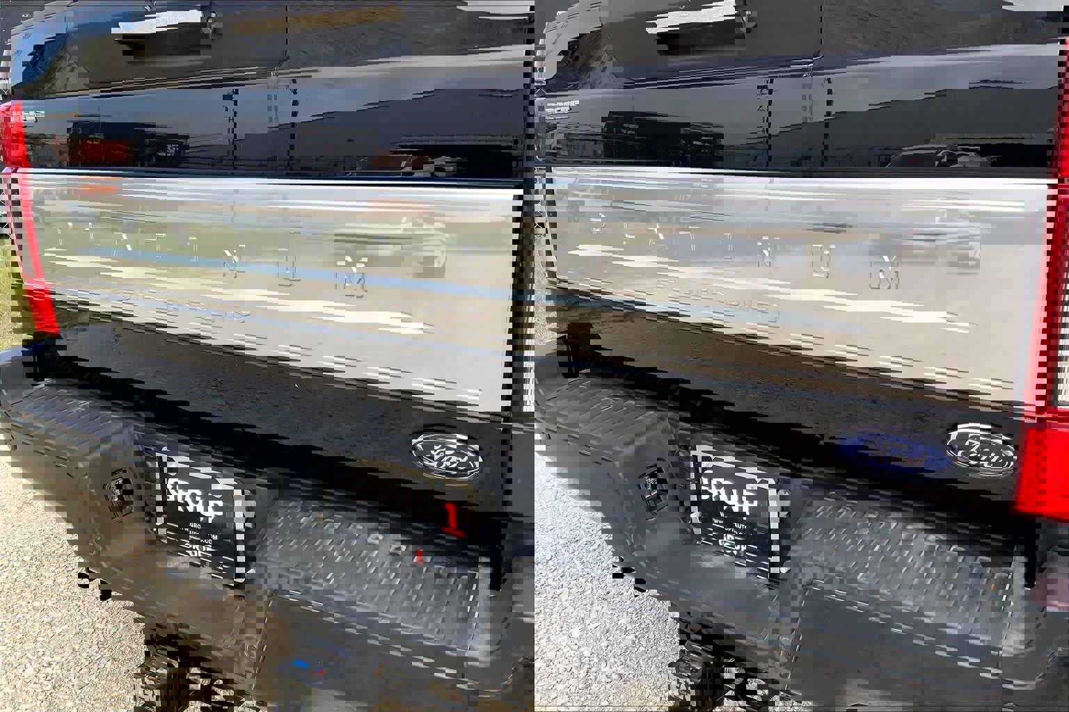 Certified 2022 Ford F450 Platinum w/ FX4 Off-Road Package image 27