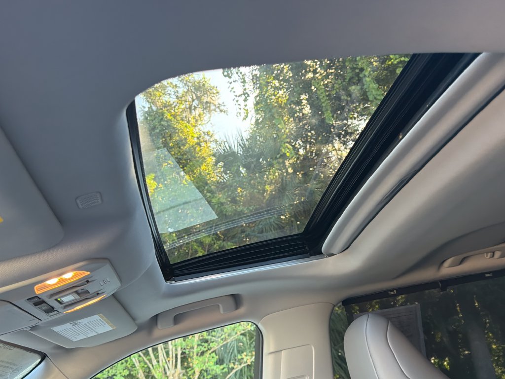 Used 2020 Toyota Highlander XLE FWD image 9