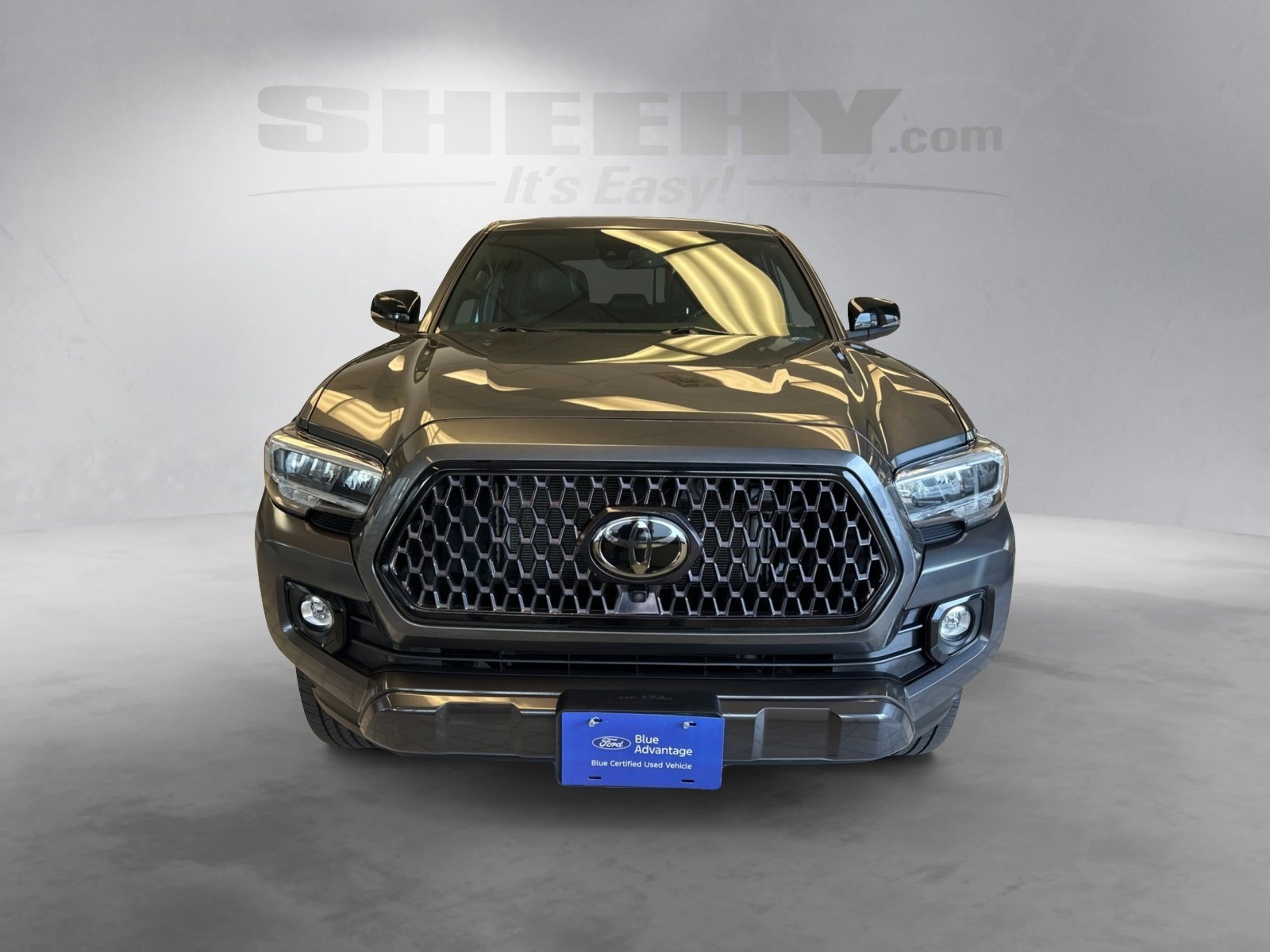 Used 2022 Toyota Tacoma Limited w/ Nightshade Package image 10