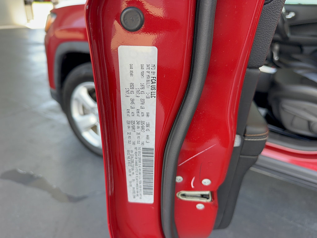 Used 2018 Jeep Compass Latitude FWD image 33