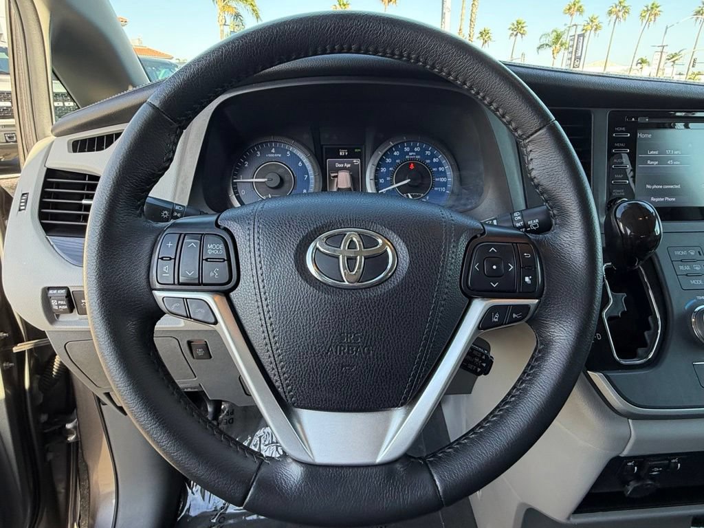 Used 2020 Toyota Sienna XLE FWD image 21