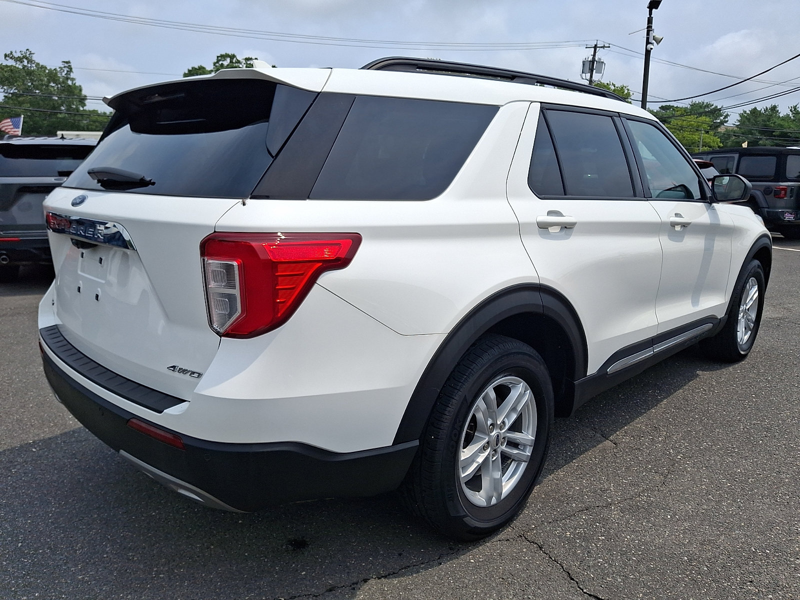 Certified 2022 Ford Explorer XLT w/ Equipment Group 202A AWD/4WD image 11