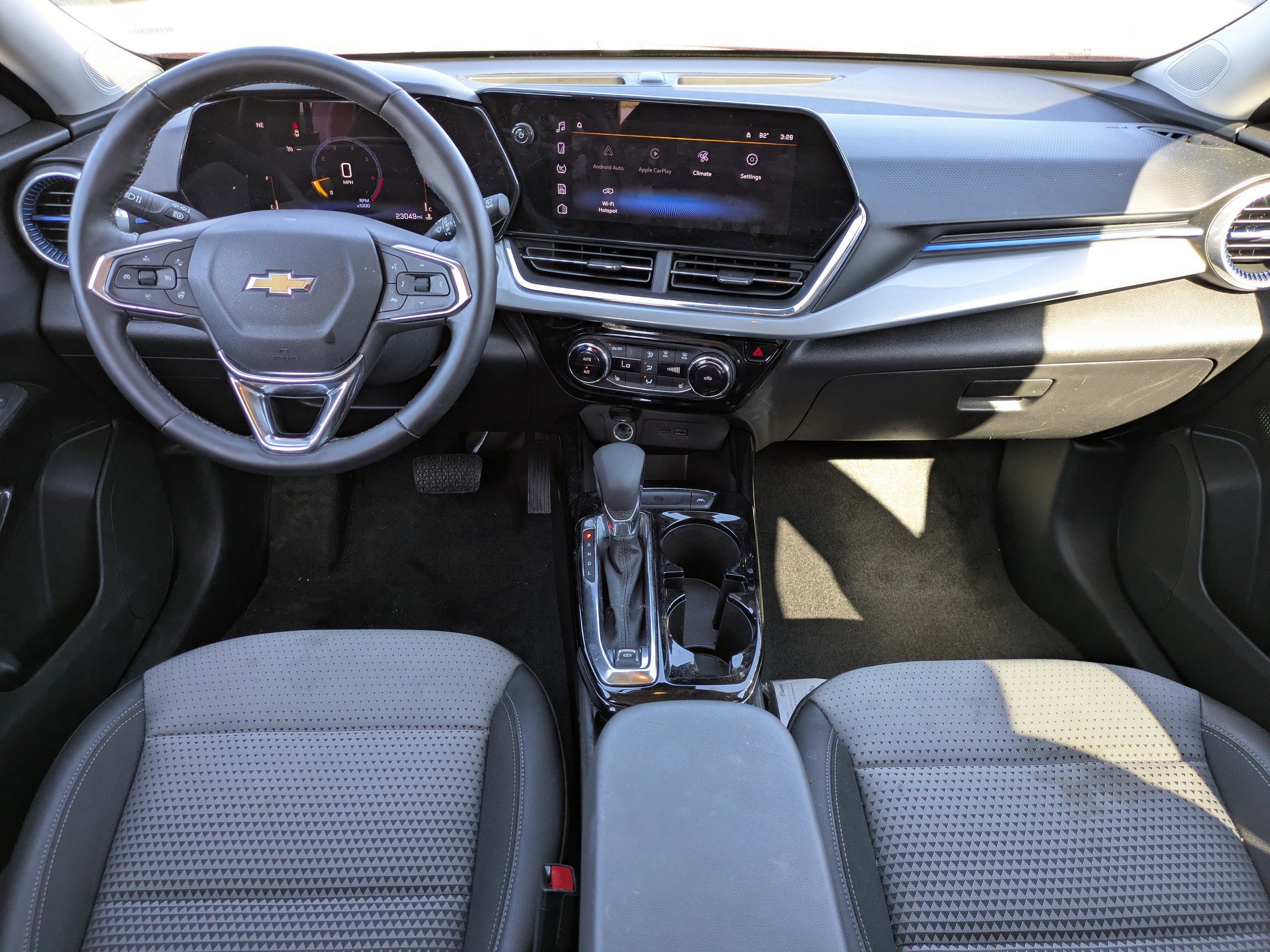 Used 2025 Chevrolet Trax LT w/ LT Convenience Package image 16