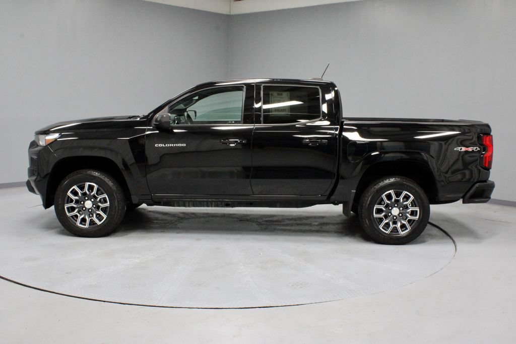 Used 2023 Chevrolet Colorado LT w/ LT Convenience Package II AWD/4WD image 6