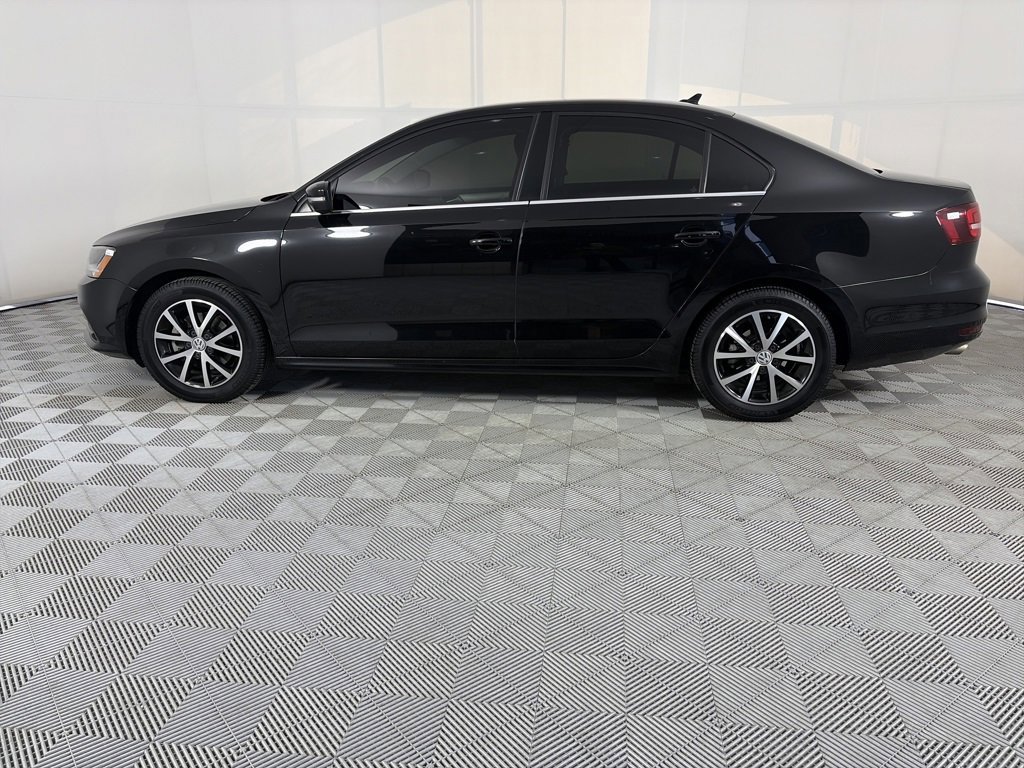 Used 2018 Volkswagen Jetta SE image 2