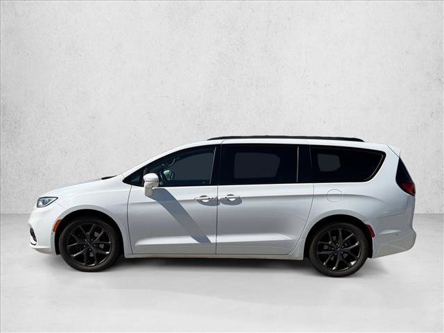 Used 2021 Chrysler Pacifica Touring-L w/ Uconnect Theater Family Group FWD image 6