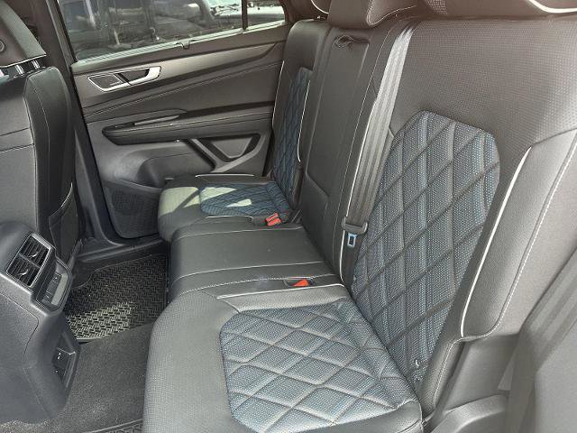 Used 2025 Volkswagen Atlas Cross Sport SEL Premium R-Line image 16