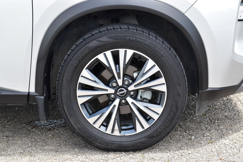 Used 2023 Nissan Rogue SV FWD image 4