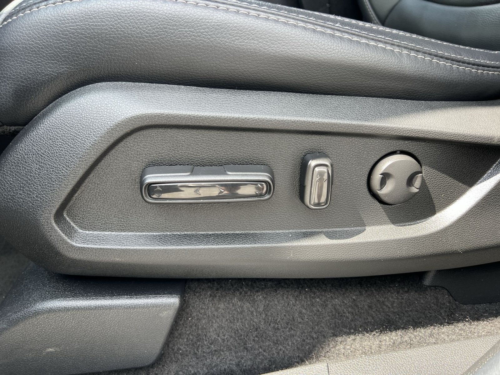 Used 2025 Honda Pilot Touring image 14