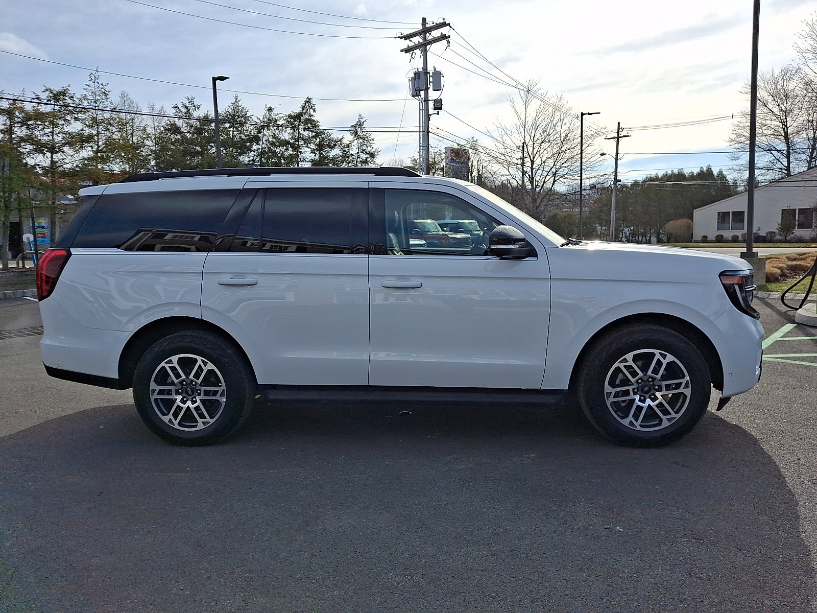 Certified 2025 Ford Expedition Active image 4