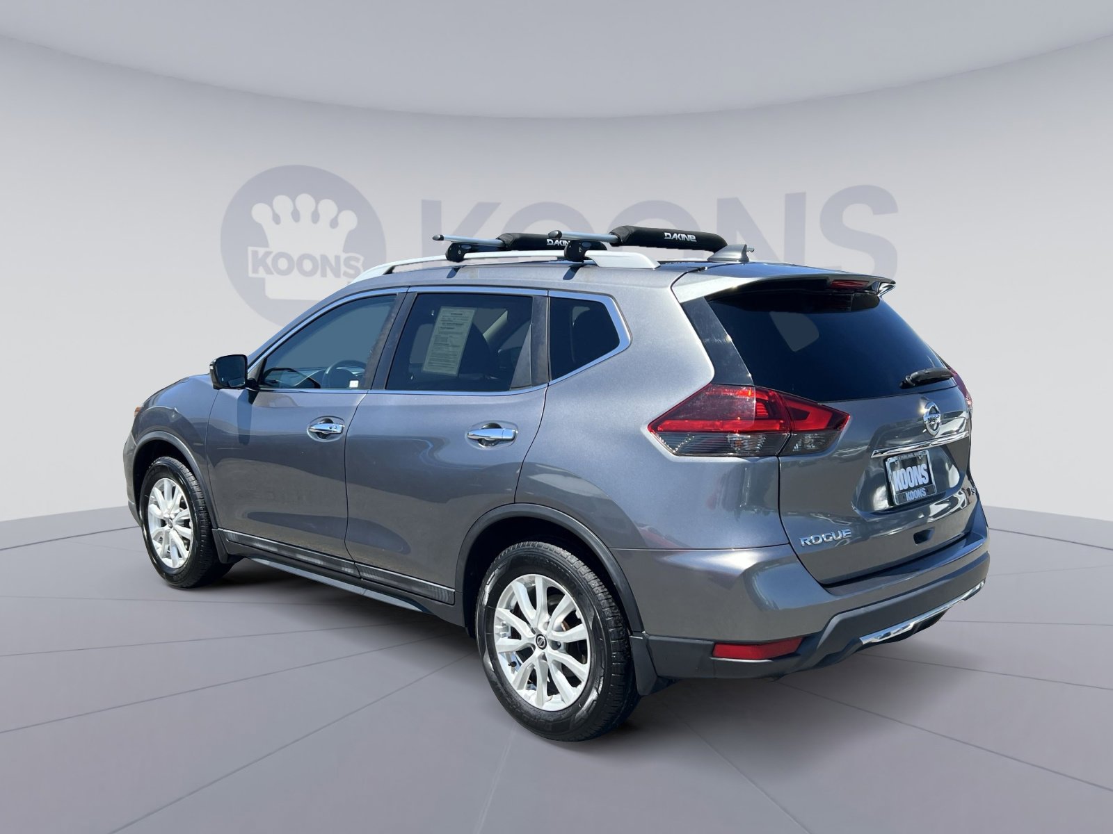 Used 2018 Nissan Rogue SV w/ Premium Package FWD image 8
