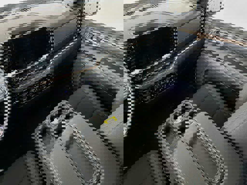 Used 2025 Chevrolet Silverado 1500 LT image 14