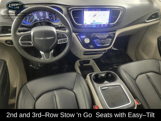 Used 2024 Chrysler Pacifica Touring-L FWD image 31
