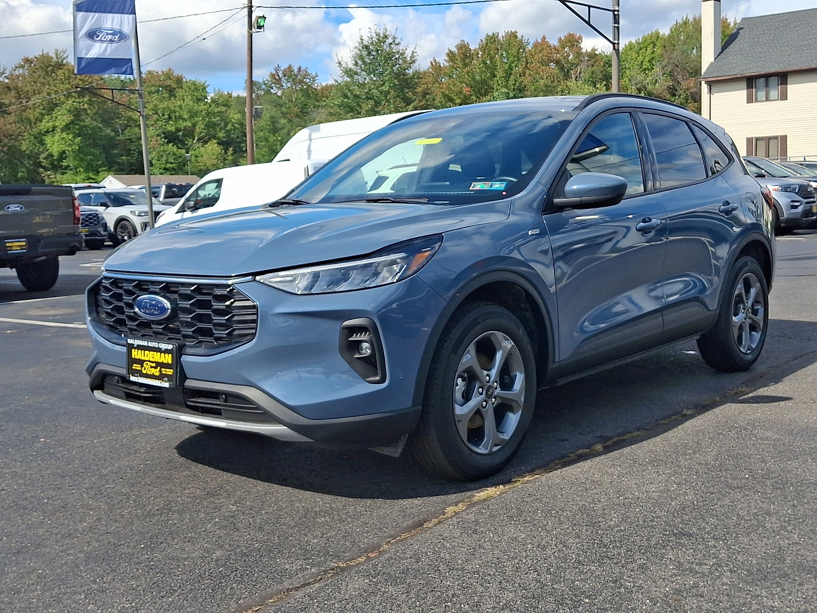 Certified 2025 Ford Escape ST-Line Select AWD/4WD image 3