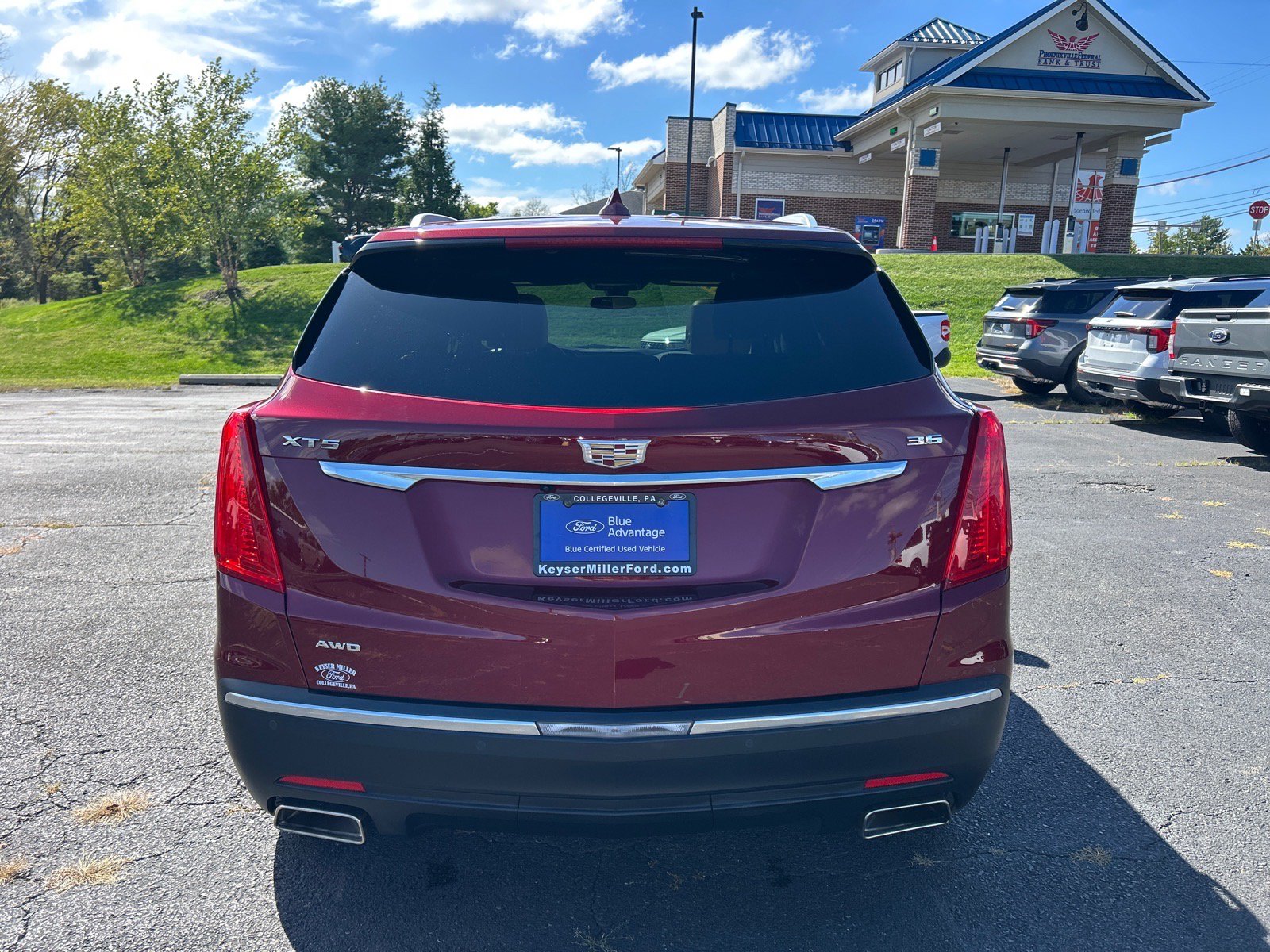 Used 2017 Cadillac XT5 Luxury w/ Driver Awareness Package AWD/4WD image 12