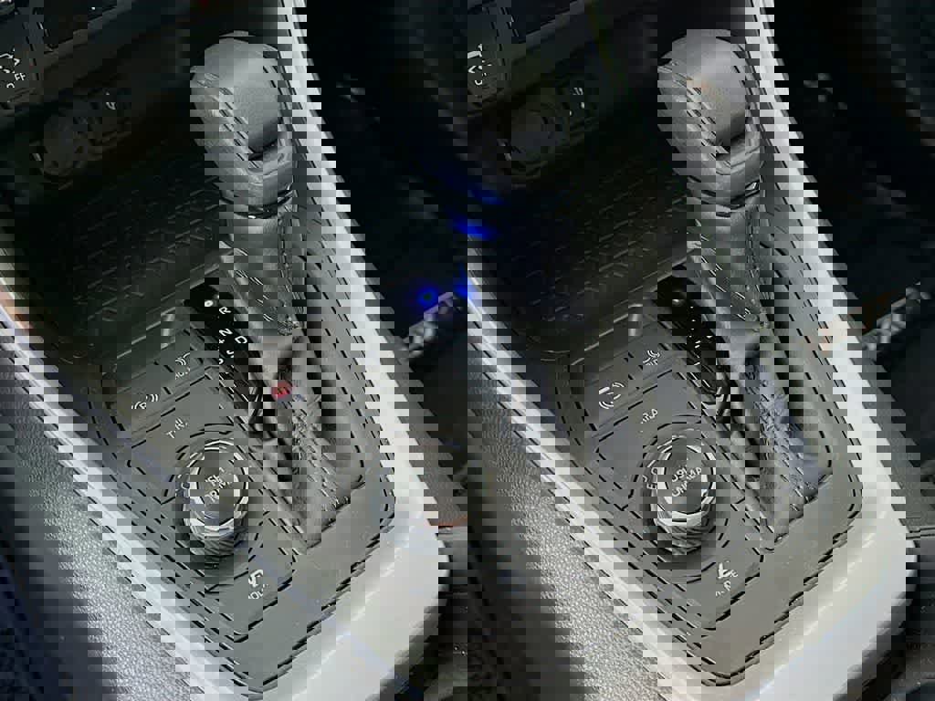 Used 2021 Toyota RAV4 LE image 22