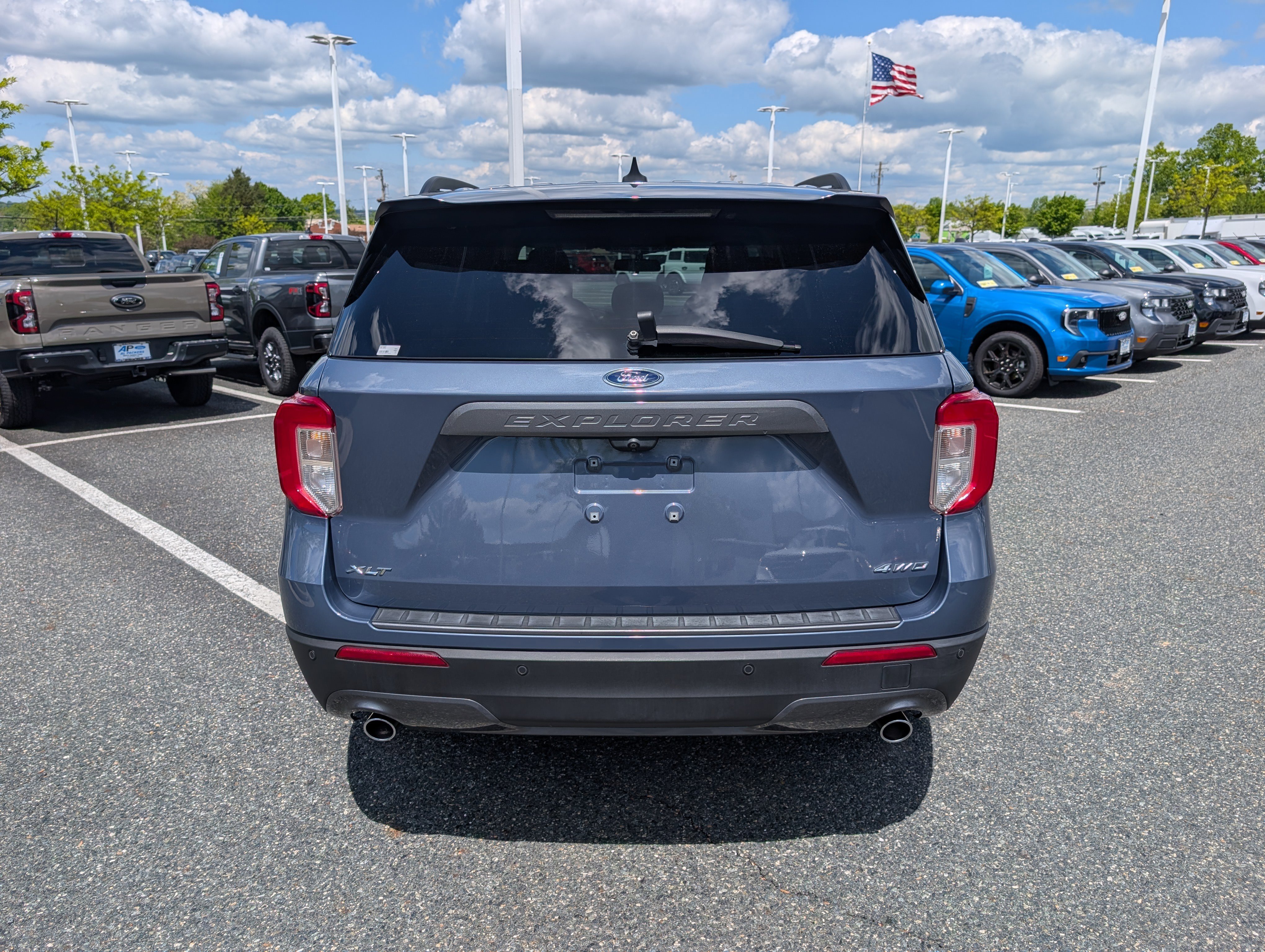 Certified 2021 Ford Explorer XLT w/ Equipment Group 202A AWD/4WD image 4