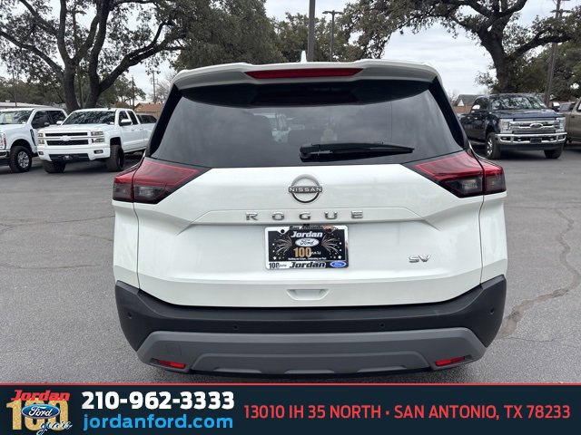 Used 2023 Nissan Rogue SV w/ SV Premium B Package image 3