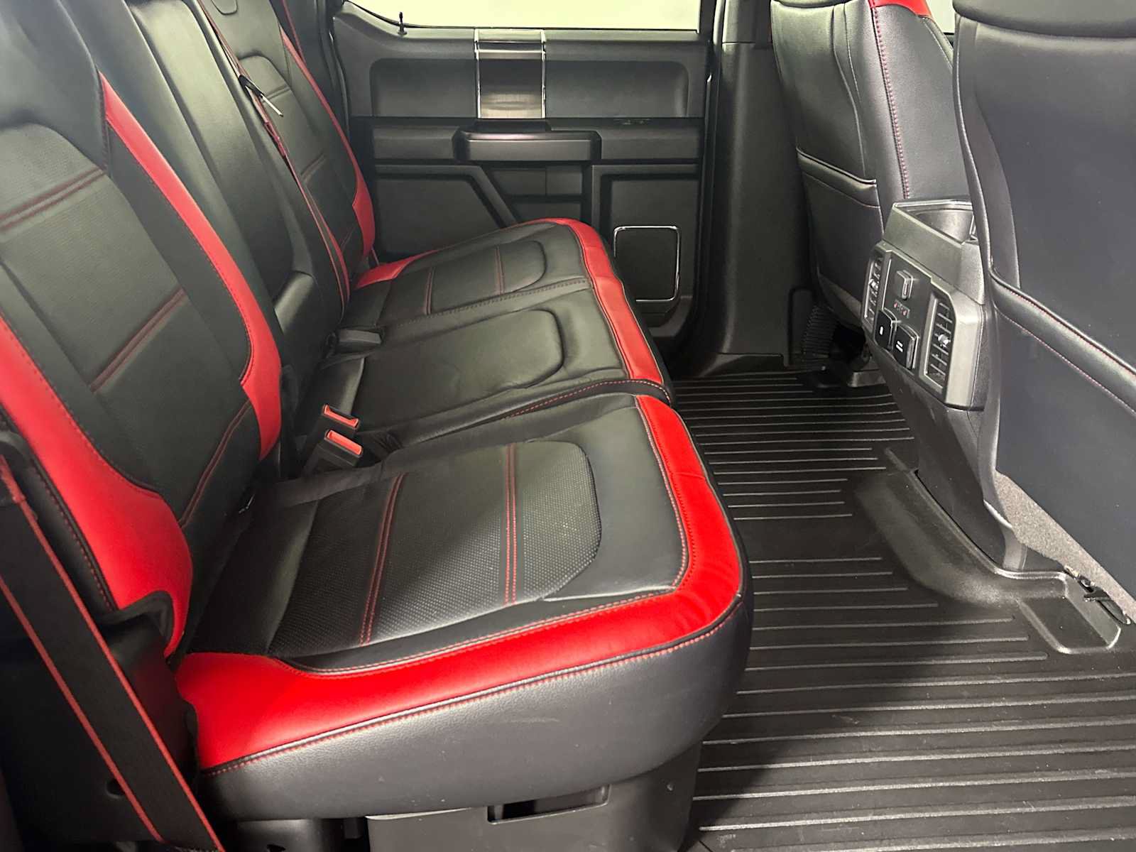 Certified 2018 Ford F150 Lariat w/ Equipment Group 502A Luxury AWD/4WD image 20