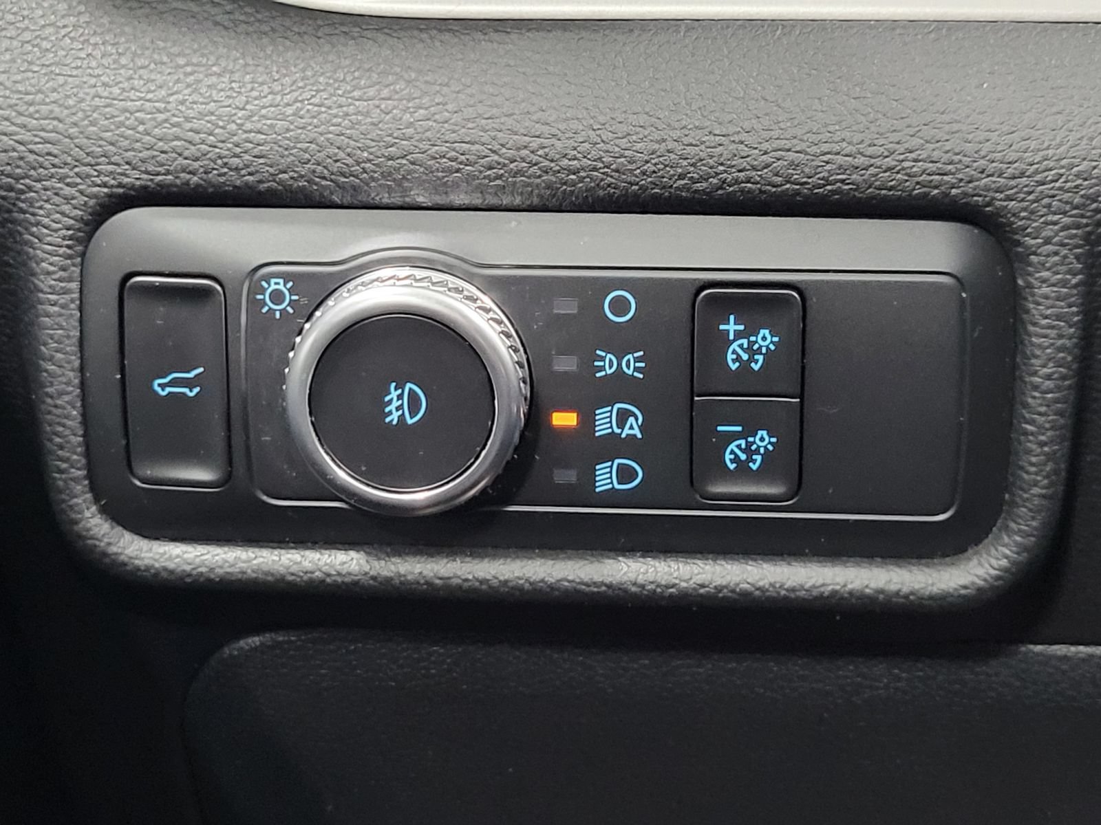 Certified 2021 Ford Explorer XLT w/ Equipment Group 202A AWD/4WD image 15