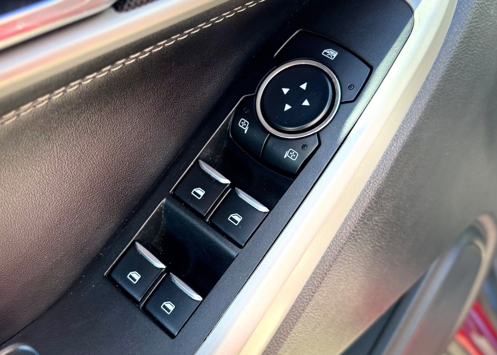 Certified 2021 Ford Explorer XLT w/ Equipment Group 202A image 33