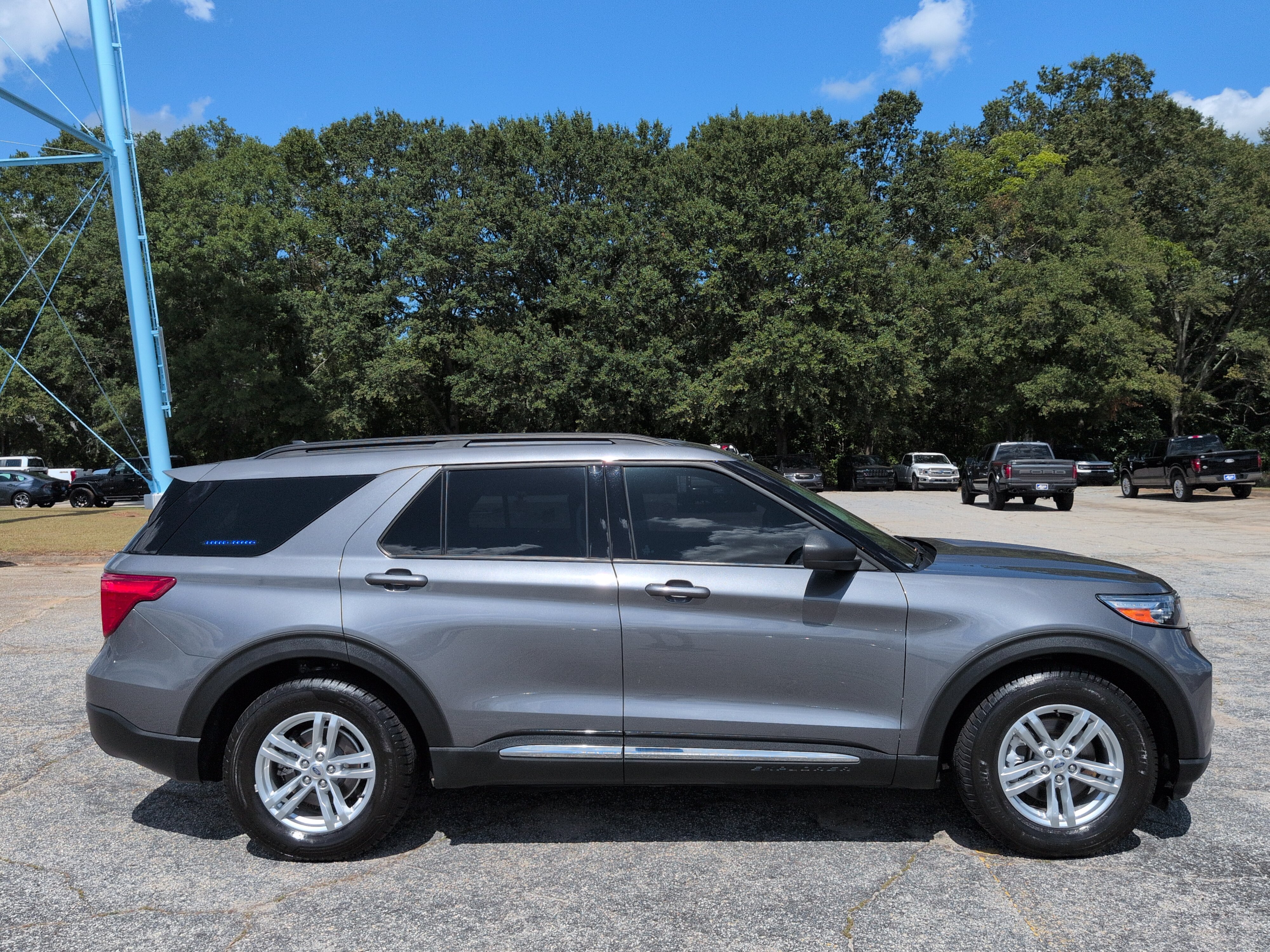 Certified 2022 Ford Explorer XLT RWD image 2